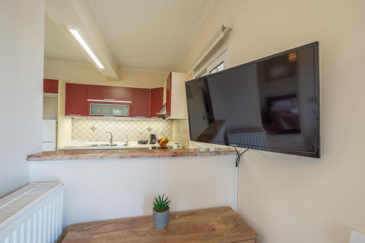 Hill Apartment *